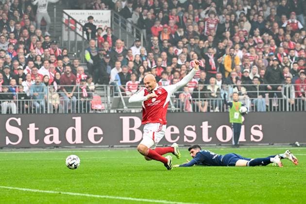 Stade Brestois 29 v Paris FC - Ligue 1 McDonald s 2025 2026 19 Ludovic AJORQUE (sb29) - 33 Pierre LEES MELOU (pfc) during the Ligue 1 McDonald s match between Brest and Paris at Stade Francis Le Ble on September 14, 2025 in Brest, France. Brest France  Copyright: xFEPx 776348128