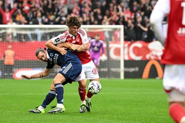 Stade Brestois 29 v Paris FC - Ligue 1 McDonald s 2025 2026 04 Vincent MARCHETTI (pfc) - 13 Joris CHOTARD (sb29) during the Ligue 1 McDonald s match between Brest and Paris at Stade Francis Le Ble on September 14, 2025 in Brest, France. Brest France  Copyright: xFEPx 776348128