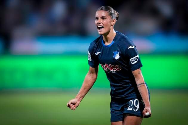 Torschützin Selina Cerci (TSG, 29), Spielerin der TSG 1899 Hoffenheim, jubelt über das Tor zum 2:0, Jubel, jubeln, Torjubel, Torerfolg, celebrate the goal, goal, celebration, jubelt ueber das Tor, Freuen, Freude, freut sich, optimistisch, positiv, Spielszene, Highlight, Einzelbild, Einzelfoto, Aktion, Action, 14.09.2025, Sinsheim (Hoffenheim) (Deutschland), Fussball, Google Pixel Frauen-Bundesliga, TSG 1899 Hoffenheim - Eintracht Frankfurt, DFB DFL REGULATIONS PROHIBIT ANY USE OF PHOTOGRAPHS AS IMAGE SEQUENCES AND OR QUASI-VIDEO.