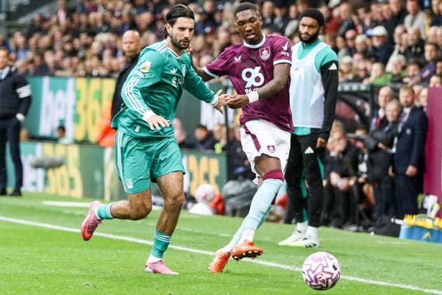 Jaidon Anthony (11 Burnley) controls the ball during the Premier League match between Burnley and Liverpool at Turf Moor in Burnley, England on September 14th 2025. Copyright: xSeanxChandlerx xSPPx Sportspressphoto_SPR26618