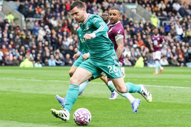 Andy Robertson (26 Liverpool) controls the ball during the Premier League match between Burnley and Liverpool at Turf Moor in Burnley, England on September 14th 2025. Copyright: xSeanxChandlerx xSPPx Sportspressphoto_SPR26628