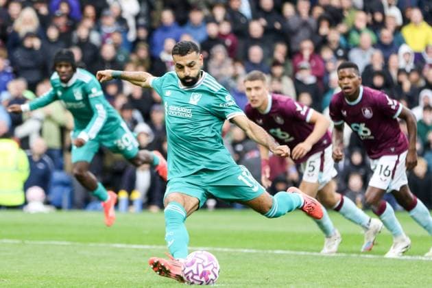 Mohamed Salah (11 Liverpool) takes his penalty during the Premier League match between Burnley and Liverpool at Turf Moor in Burnley, England on September 14th 2025. Copyright: xSeanxChandlerx xSPPx Sportspressphoto_SPR26633