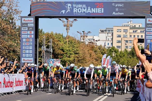 (250915) -- ROMANIA, Sept. 15, 2025 -- Cyclists start during the last stage of Tour of Romania 2025 cycling race in Bucharest, Romania, Sept. 14, 2025. (Photo by Xinhua) (SP)ROMANIA-BUCHAREST-CYCLING TOUR OF ROMANIA CristianxCristel 