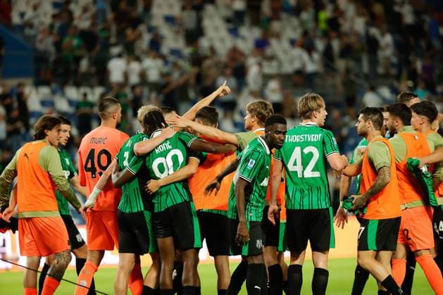Italian Serie A soccer match US Sassuolo Calcio vs SS Lazio in Italy - 14 Sep 2025 Italian Serie A soccer match US Sassuolo Calcio vs SS Lazio in Italy - 14 Sep 2025 US Sassuolo Calcio s players celebrate their victory at the end of the match during the Italian Serie A soccer match between US Sassuolo Calcio and SS Lazio at Mapei Stadium. Final score Sassuolo 1:0 SS Lazio Reggio Emilia Italy Copyright: xEmanuelexPennnacchiox xSOPAxImagesx _PR13884 Reggio Emilia Italy Copyright: xIMAGO EmanuelexPennnacchiox xSOPAxImagesx 0833716283st