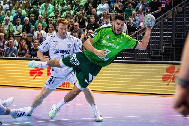 14.09.2025, xovx, Handball Daikin Handball Bundesliga, HSG Wetzlar - TBV Lemgo Lippe v.l. Nicolai Theilinger (TBV Lemgo Lippe), Stefan Cavor (HSG Wetzlar) Wetzlar Buderus-Arena Hessen Deutschland (DE)