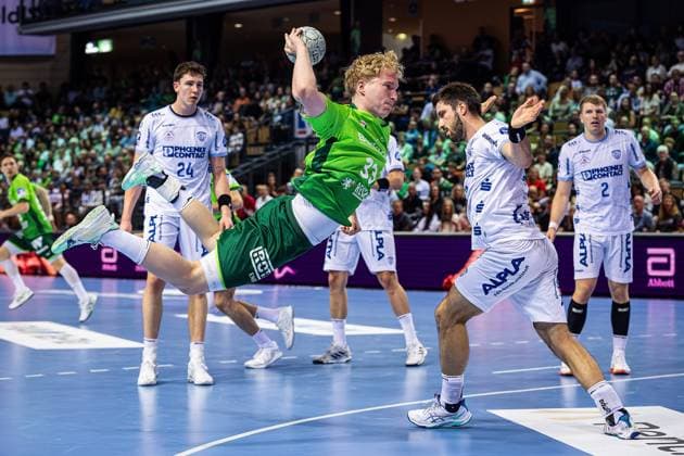 14.09.2025, xovx, Handball Daikin Handball Bundesliga, HSG Wetzlar - TBV Lemgo Lippe v.l. Joel Willecke (TBV Lemgo Lippe), Georg Löwen (HSG Wetzlar), Frederik Simak (TBV Lemgo Lippe, verdeckt), Tim Suton (TBV Lemgo Lippe), Lukas Hutecek (TBV Lemgo Lippe) Wetzlar Buderus-Arena Hessen Deutschland (DE)