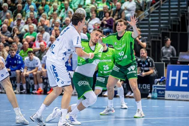 Handball Bundesliga; HSG Wetzlar - TBV Lemgo Lippe, 14.09.25 Filip Vistorop (HSG Wetzlar, 4), Josip Simic (HSG Wetzlar, 10), Frederik Simak (TBV Lemgo Lippe, 8) Handball Bundesliga; HSG Wetzlar - TBV Lemgo Lippe: Wetzlar, 14.09.25 Copyright: xBEAUTIFULxSPORTS Roeczeyx