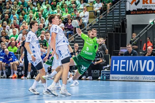 Handball Bundesliga; HSG Wetzlar - TBV Lemgo Lippe, 14.09.25 Josip Simic (HSG Wetzlar, 10), Frederik Simak (TBV Lemgo Lippe, 8), Handball Bundesliga; HSG Wetzlar - TBV Lemgo Lippe: Wetzlar, 14.09.25 Copyright: xBEAUTIFULxSPORTS Roeczeyx