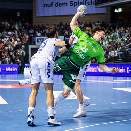 14.09.2025, xovx, Handball Daikin Handball Bundesliga, HSG Wetzlar - TBV Lemgo Lippe v.l. Tim Suton (TBV Lemgo Lippe), Justin Müller (HSG Wetzlar), Joel Willecke (TBV Lemgo Lippe) Wetzlar Buderus-Arena Hessen Deutschland (DE)