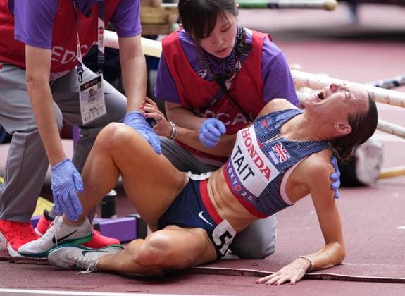 (250915) -- TOKYO, Sept. 15, 2025 -- Sarah Tait (R) of Britain hurts during the women s 3000m steeplechase heat at the 2025 World Athletics Championships in Tokyo, Japan, Sept. 15, 2025. ) (SP)JAPAN-TOKYO-ATHLETICS-WORLD ATHLETICS CHAMPIONSHIPS-WOMEN S 3000M STEEPLECHASE-HEATS JiangxHan 