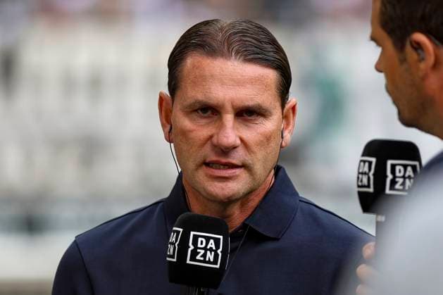 Mönchengladbach, Deutschland, 14.09.25: Gerardo Seoane (Borussia Mönchengladbach) schaut im Interview waehrend des Spiels der Bundesliga zwischen Borussia Mönchengladbach vs SV Werder Bremen im Stadion im Borussia Park Mönchengladbach Stadion im Borussia Park North Rhine-Westphalia Germany Copyright: xBrauer-Fotoagenturx xAdrianxSchlx