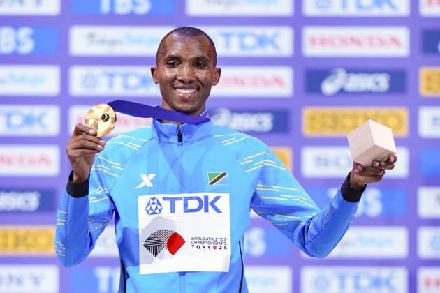 Athletics: World championships in Tokyo Gold medalist Alphonce Felix Simbu of Tanzania poses on the podium during the medal ceremony for the men s marathon at the World Athletics Championships at the National Stadium in Tokyo on Sept. 15, 2025.  A14AA0004851341P