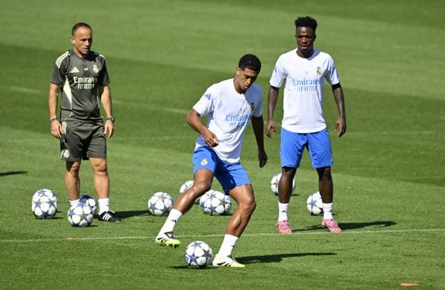 Ahead of Real Madrid v Olympique de Marseille - UEFA Champions League??????? MADRID, SPAIN - SEPTEMBER 15: Jude Bellingham (C) and Vinicius Junior (R) of Real Madrid attend training session at Valdebebas facilities ahead of UEFA Champions League football match against Olympique de Marseille in Madrid, Spain on September 15, 2025. Burak Akbulut Anadolu Madrid Spain. Editorial use only. Please get in touch for any other usage.  Copyright: x2025xAnadoluxBurakxAkbulutx