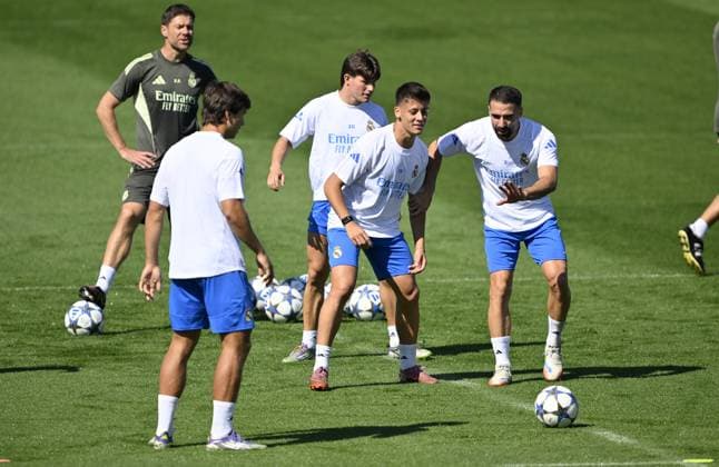 Ahead of Real Madrid v Olympique de Marseille - UEFA Champions League??????? MADRID, SPAIN - SEPTEMBER 15: Arda Guler (2nd R) and Dani Carvajal (R) of Real Madrid attend training session at Valdebebas facilities ahead of UEFA Champions League football match against Olympique de Marseille in Madrid, Spain on September 15, 2025. Burak Akbulut Anadolu Madrid Spain. Editorial use only. Please get in touch for any other usage.  Copyright: x2025xAnadoluxBurakxAkbulutx