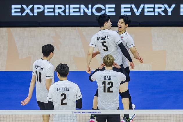 (250915) -- QUEZON CITY, Sept. 15, 2025 -- Players of Japan celebrate after scoring a point during the pool G match between Canada and Japan at the FIVB Men s World Championship, WM, Weltmeisterschaft 2025 in Quezon City, the Philippines, on Sept. 15, 2025. ) (SP) THE PHILIPPINES-QUEZON CITY-FIVB MEN S WORLD CHAMPIONSHIP 2025-CAN VS JPN ROUELLExUMALI 