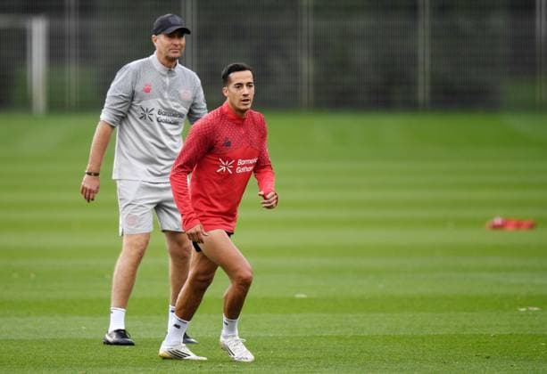 15.09.2025, xophax, Fussball 1.Bundesliga Bayer 04 Leverkusen Saison 2025 2026 Bayer 04 Leverkusen , Training Trainer Kasper Hjulmand , links mit Lucas Vazquez Leverkusen