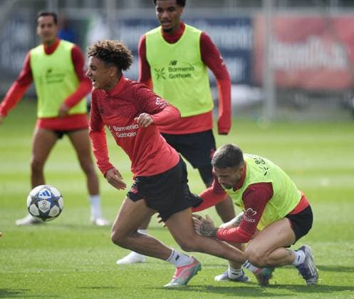 15.09.2025, xophax, Fussball 1.Bundesliga Bayer 04 Leverkusen Saison 2025 2026 Bayer 04 Leverkusen , Training Eliesse Ben Seghir, links und Aleix Garcia Leverkusen