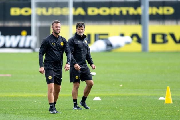 15.09.2025, Abschlusstraining zum UEFA Champions League Spiel zwischen Juventus Turin und Borussia Dortmund, v. l. Individualtrainer Top-Talente Mathias Schiele (Borussia Dortmund), Co-Trainer Filip Tapalovic (Borussia Dortmund), Dortmund Trainingsgelände Borussia Dortmund NRW Deutschland xRHR-FOTO DEx Copyright: DennisxEwert RHR-FOTOx RHR-FOTO DE
