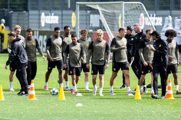 15.09.2025, Abschlusstraining zum UEFA Champions League Spiel zwischen Juventus Turin und Borussia Dortmund, v. l. Julian Brandt (Borussia Dortmund), Salih Özcan (Borussia Dortmund), Almugera Kabar (Borussia Dortmund), Filipo Mane (Borussia Dortmund), Yan Couto (Borussia Dortmund), Cole Campbell (Borussia Dortmund), Daniel Svensson (Borussia Dortmund), Nico Schlotterbeck (Borussia Dortmund), Maximilian Beier (Borussia Dortmund), Karim Adeyemi (Borussia Dortmund), Dortmund Trainingsgelände Borussia Dortmund NRW Deutschland xRHR-FOTO DEx Copyright: DennisxEwert RHR-FOTOx RHR-FOTO DE