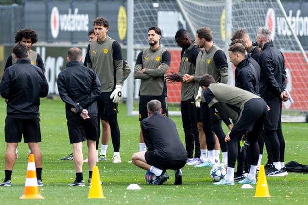 15.09.2025, Abschlusstraining zum UEFA Champions League Spiel zwischen Juventus Turin und Borussia Dortmund, v. l. Karim Adeyemi (Borussia Dortmund), Torwart Silas Ostrzinski (Borussia Dortmund), Ramy Bensebaini (Borussia Dortmund), Serhou Guirassy (Borussia Dortmund), Torwart Patrick Drewes (Borussia Dortmund), Dortmund Trainingsgelände Borussia Dortmund NRW Deutschland xRHR-FOTO DEx Copyright: DennisxEwert RHR-FOTOx RHR-FOTO DE