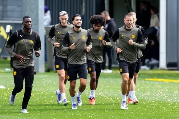 15.09.2025, Abschlusstraining zum UEFA Champions League Spiel zwischen Juventus Turin und Borussia Dortmund, v. l. Serhou Guirassy (Borussia Dortmund), Nico Schlotterbeck (Borussia Dortmund), Ramy Bensebaini (Borussia Dortmund), Karim Adeyemi (Borussia Dortmund), Waldemar Anton (Borussia Dortmund), Dortmund Trainingsgelände Borussia Dortmund NRW Deutschland xRHR-FOTO DEx Copyright: DennisxEwert RHR-FOTOx RHR-FOTO DE