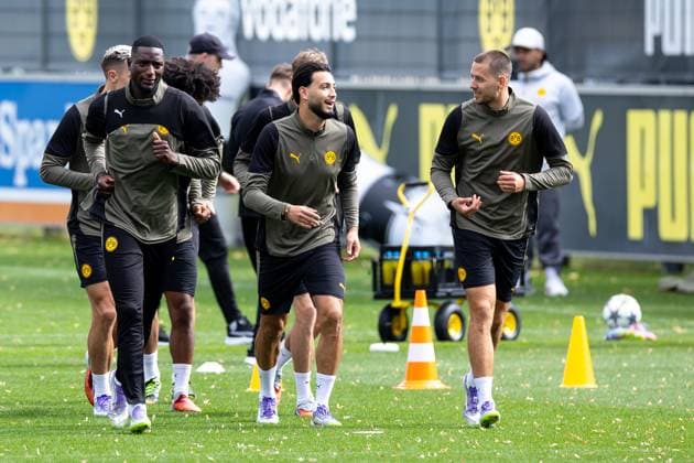 15.09.2025, Abschlusstraining zum UEFA Champions League Spiel zwischen Juventus Turin und Borussia Dortmund, v. l. Serhou Guirassy (Borussia Dortmund), Ramy Bensebaini (Borussia Dortmund), Waldemar Anton (Borussia Dortmund), Dortmund Trainingsgelände Borussia Dortmund NRW Deutschland xRHR-FOTO DEx Copyright: DennisxEwert RHR-FOTOx RHR-FOTO DE