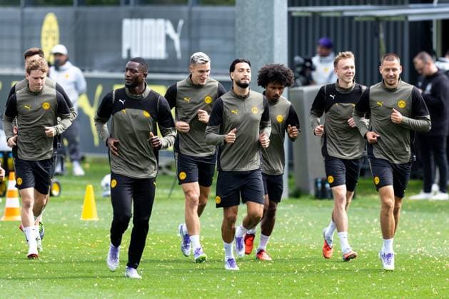 15.09.2025, Abschlusstraining zum UEFA Champions League Spiel zwischen Juventus Turin und Borussia Dortmund, v. l. Cole Campbell (Borussia Dortmund), Serhou Guirassy (Borussia Dortmund), Nico Schlotterbeck (Borussia Dortmund), Ramy Bensebaini (Borussia Dortmund), Karim Adeyemi (Borussia Dortmund), Maximilian Beier (Borussia Dortmund), Waldemar Anton (Borussia Dortmund), Dortmund Trainingsgelände Borussia Dortmund NRW Deutschland xRHR-FOTO DEx Copyright: DennisxEwert RHR-FOTOx RHR-FOTO DE
