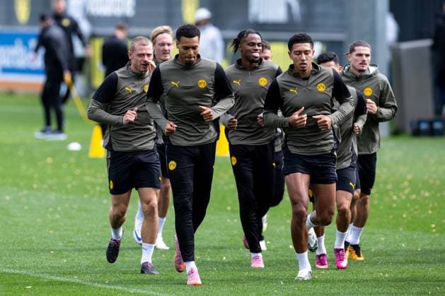 15.09.2025, Abschlusstraining zum UEFA Champions League Spiel zwischen Juventus Turin und Borussia Dortmund, v. l. Julian Ryerson (Borussia Dortmund), Julian Brandt (Borussia Dortmund), Felix Nmecha (Borussia Dortmund), Carney Chukwuemeka (Borussia Dortmund), Jobe Bellingham (Borussia Dortmund), Marcel Sabitzer (Borussia Dortmund), Dortmund Trainingsgelände Borussia Dortmund NRW Deutschland xRHR-FOTO DEx Copyright: DennisxEwert RHR-FOTOx RHR-FOTO DE