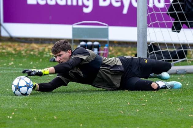 15.09.2025, Abschlusstraining zum UEFA Champions League Spiel zwischen Juventus Turin und Borussia Dortmund, Torwart Gregor Kobel (Borussia Dortmund), Dortmund Trainingsgelände Borussia Dortmund NRW Deutschland xRHR-FOTO DEx Copyright: DennisxEwert RHR-FOTOx RHR-FOTO DE