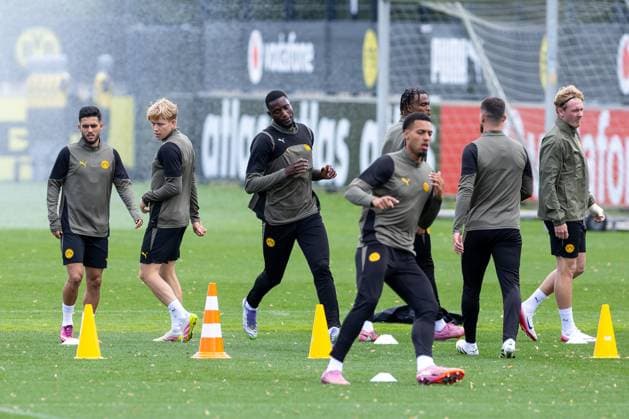 15.09.2025, Abschlusstraining zum UEFA Champions League Spiel zwischen Juventus Turin und Borussia Dortmund, v. l. Yan Couto (Borussia Dortmund), Daniel Svensson (Borussia Dortmund), Serhou Guirassy (Borussia Dortmund), Felix Nmecha (Borussia Dortmund), Julian Brandt (Borussia Dortmund), Dortmund Trainingsgelände Borussia Dortmund NRW Deutschland xRHR-FOTO DEx Copyright: DennisxEwert RHR-FOTOx RHR-FOTO DE