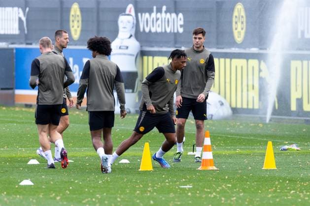 15.09.2025, Abschlusstraining zum UEFA Champions League Spiel zwischen Juventus Turin und Borussia Dortmund, v. l. Waldemar Anton (Borussia Dortmund), Filipo Mane (Borussia Dortmund), Aaron Anselmino (Borussia Dortmund), Dortmund Trainingsgelände Borussia Dortmund NRW Deutschland xRHR-FOTO DEx Copyright: DennisxEwert RHR-FOTOx RHR-FOTO DE