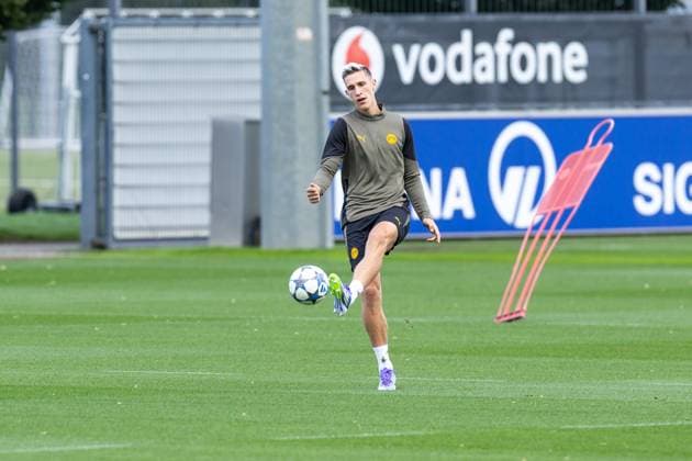15.09.2025, Abschlusstraining zum UEFA Champions League Spiel zwischen Juventus Turin und Borussia Dortmund, Nico Schlotterbeck (Borussia Dortmund), Dortmund Trainingsgelände Borussia Dortmund NRW Deutschland xRHR-FOTO DEx Copyright: DennisxEwert RHR-FOTOx RHR-FOTO DE