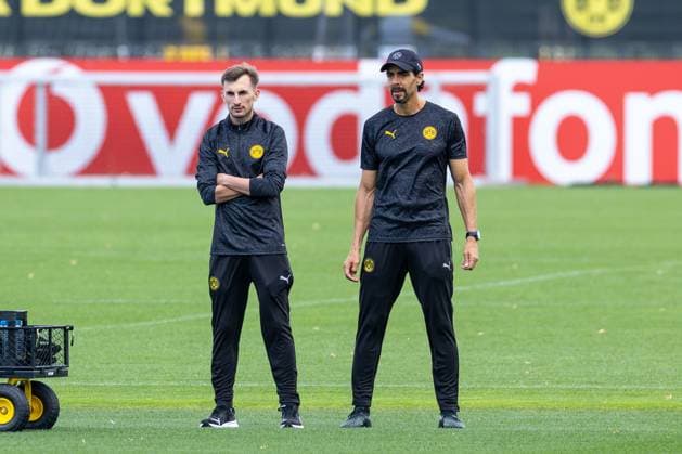 15.09.2025, Abschlusstraining zum UEFA Champions League Spiel zwischen Juventus Turin und Borussia Dortmund, v. l. Sportwissenschaftler Noah Tegatz (Borussia Dortmund), Athletiktrainer Marcelo Martins (Borussia Dortmund), Dortmund Trainingsgelände Borussia Dortmund NRW Deutschland xRHR-FOTO DEx Copyright: DennisxEwert RHR-FOTOx RHR-FOTO DE