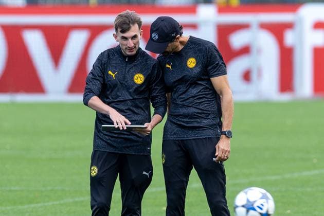15.09.2025, Abschlusstraining zum UEFA Champions League Spiel zwischen Juventus Turin und Borussia Dortmund, v. l. Sportwissenschaftler Noah Tegatz (Borussia Dortmund), Athletiktrainer Marcelo Martins (Borussia Dortmund), Dortmund Trainingsgelände Borussia Dortmund NRW Deutschland xRHR-FOTO DEx Copyright: DennisxEwert RHR-FOTOx RHR-FOTO DE