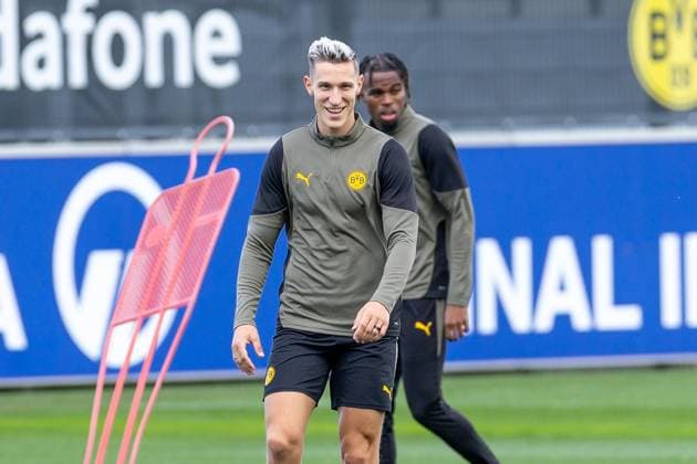 15.09.2025, Abschlusstraining zum UEFA Champions League Spiel zwischen Juventus Turin und Borussia Dortmund, v. l. Nico Schlotterbeck (Borussia Dortmund) lacht, Carney Chukwuemeka (Borussia Dortmund), Dortmund Trainingsgelände Borussia Dortmund NRW Deutschland xRHR-FOTO DEx Copyright: DennisxEwert RHR-FOTOx RHR-FOTO DE