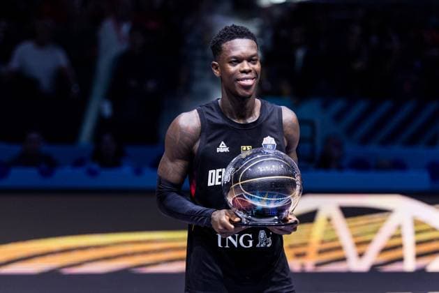 FIBA EuroBasket 2025: Gold Türkei - Deutschland; 14.09.2025 Dennis Schröder (Deutschland, 17) wird als Teil des AllStar Teams des Turniers ausgezeichnet FIBA EuroBasket 2025: Gold Türkei - Deutschland; Riga, Arena Riga am 14.09.2025 *** FIBA EuroBasket 2025 Gold Turkey Germany 14 09 2025 Dennis Schröder Germany, 17 is honored as part of the AllStar Team of the tournament FIBA EuroBasket 2025 Gold Turkey Germany Riga, Arena Riga on 14 09 2025 Copyright: xBEAUTIFULxSPORTS Wunderlx