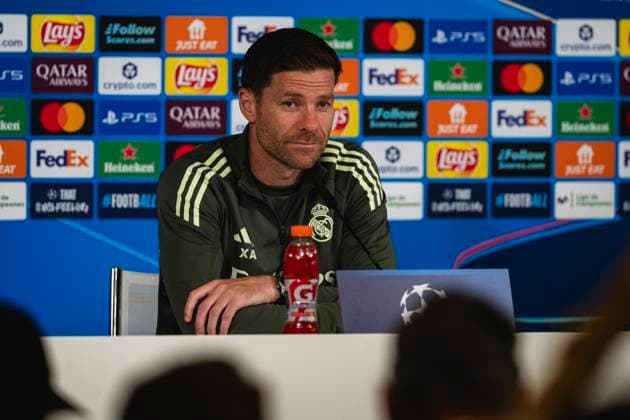 Real Madrid CF Training Session And press conference, PK, Pressekonferenz - UEFA Champions League 2025 26 League Phase MD1 Xabi Alonso, head coach of Real Madrid, is seen speaking in the press room during the Training Session and Press Conference ahead of the UEFA Champions League 2024 25 match against Olympique de Marseille at Ciudad Real Madrid on September 15, 2025 in Valdebebas, Spain. Valdebebas Ciudad Real Madrid Madrid Spain Copyright: xAlbertoxGardinx AGardin_20250915_Foot_Cha_ReaMad_Pc_0472
