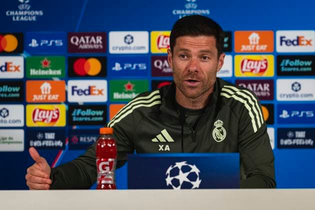 Real Madrid CF Training Session And press conference, PK, Pressekonferenz - UEFA Champions League 2025 26 League Phase MD1 Xabi Alonso, head coach of Real Madrid, is seen speaking in the press room during the Training Session and Press Conference ahead of the UEFA Champions League 2024 25 match against Olympique de Marseille at Ciudad Real Madrid on September 15, 2025 in Valdebebas, Spain. Valdebebas Ciudad Real Madrid Madrid Spain Copyright: xAlbertoxGardinx AGardin_20250915_Foot_Cha_ReaMad_Pc_0477