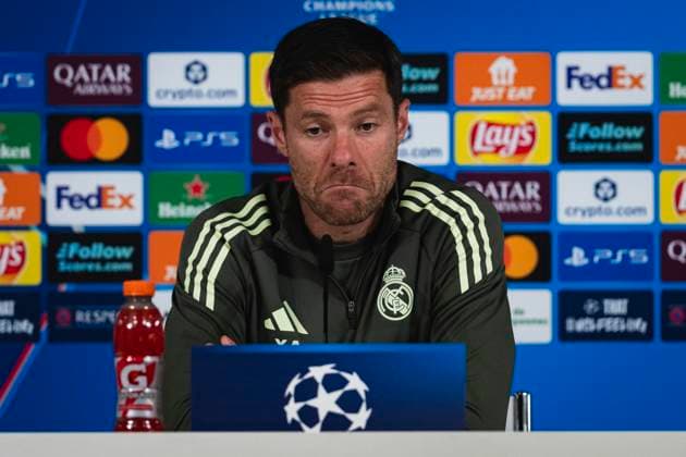 Real Madrid CF Training Session And press conference, PK, Pressekonferenz - UEFA Champions League 2025 26 League Phase MD1 Xabi Alonso, head coach of Real Madrid, is seen speaking in the press room during the Training Session and Press Conference ahead of the UEFA Champions League 2024 25 match against Olympique de Marseille at Ciudad Real Madrid on September 15, 2025 in Valdebebas, Spain. Valdebebas Ciudad Real Madrid Madrid Spain Copyright: xAlbertoxGardinx AGardin_20250915_Foot_Cha_ReaMad_Pc_0482
