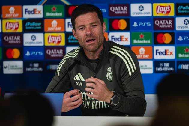 Real Madrid CF Training Session And press conference, PK, Pressekonferenz - UEFA Champions League 2025 26 League Phase MD1 Xabi Alonso, head coach of Real Madrid, is seen speaking in the press room during the Training Session and Press Conference ahead of the UEFA Champions League 2024 25 match against Olympique de Marseille at Ciudad Real Madrid on September 15, 2025 in Valdebebas, Spain. Valdebebas Ciudad Real Madrid Madrid Spain Copyright: xAlbertoxGardinx AGardin_20250915_Foot_Cha_ReaMad_Pc_0483