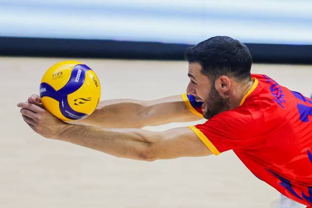 (250915) -- QUEZON CITY, Sept. 15, 2025 -- Paul Tudor Magdas of Romania competes during the pool B match between the Netherlands and Romania at the FIVB Men s World Championship, WM, Weltmeisterschaft 2025 in Quezon City, the Philippines, on Sept. 15, 2025. ) (SP)THE PHILIPPINES-QUEZON CITY-FIVB MEN S WORLD CHAMPIONSHIP 2025-NED VS ROU ROUELLExUMALI 