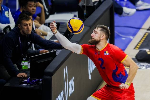 (250915) -- QUEZON CITY, Sept. 15, 2025 -- Mircea Paul Peta of Romania competes during the pool B match between the Netherlands and Romania at the FIVB Men s World Championship, WM, Weltmeisterschaft 2025 in Quezon City, the Philippines, on Sept. 15, 2025. ) (SP)THE PHILIPPINES-QUEZON CITY-FIVB MEN S WORLD CHAMPIONSHIP 2025-NED VS ROU ROUELLExUMALI 