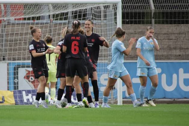 15.09.2025, xgrfx, Fussball Google Pixel Frauen-Bundesliga, Bayer Leverkusen - 1.FC Union Berlin v.l. Tor, Vanessa Fudalla (Bayer Leverkusen) (DFL DFB REGULATIONS PROHIBIT ANY USE OF PHOTOGRAPHS as IMAGE SEQUENCES and or QUASI-VIDEO) Leverkusen
