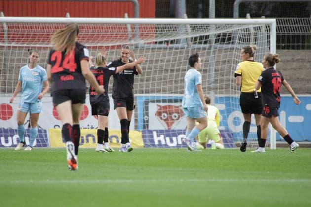 15.09.2025, xgrfx, Fussball Google Pixel Frauen-Bundesliga, Bayer Leverkusen - 1.FC Union Berlin v.l. Tor, Valentina Mädl (Bayer Leverkusen) (DFL DFB REGULATIONS PROHIBIT ANY USE OF PHOTOGRAPHS as IMAGE SEQUENCES and or QUASI-VIDEO) Leverkusen