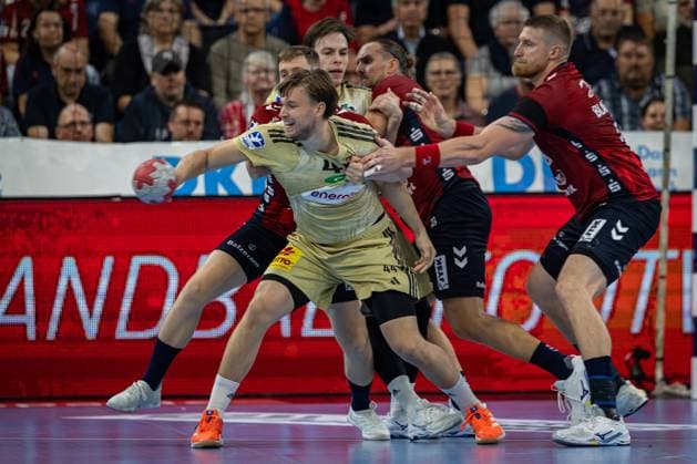 DAIKIN HBL: SG Flensburg-Handewitt vs TSV Hannover-Burgdorf; 15.09.25 Thomas Alfred Solstad (Nr.44, TSV Hannover-Burgdorf) im Angriff DAIKIN HBL: SG Flensburg-Handewitt vs TSV Hannover-Burgdorf, GP JOULE Arena Flensburg am 15.09.25 Copyright: xBEAUTIFULxSPORTS MarioxM.xKobergx