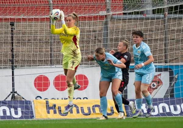 Cara Boesl (1. FC Union Berlin, 1) 15.09.2025, Bayer Leverkusen - 1. FC Union Berlin, Fussball, Google Pixel Frauen-Bundesliga, GER, Leverkusen, Ulrich Haberland Stadion, Saison 25 26, 2. Spieltag DFL regulations prohibit any use of photographs as image sequences and or quasi-video. Copyright: HMBxMedia xMarcoxBader