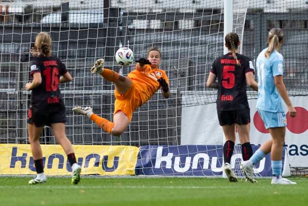 Google Pixel Frauen-Bundesliga: Bayer 04 Leverkusen - Union Berlin; 15.09.2025 Friederike Repohl (Bayer 04 Leverkusen, 27). am 2. Spieltag der Google Pixel Frauen-Bundesliga im Spiel Bayer 04 Leverkusen gegen Union Berlin am 15.09.2025 im Ulrich-Haberland-Stadion in Leverkusen. Copyright: xBEAUTIFULxSPORTS Meuselx