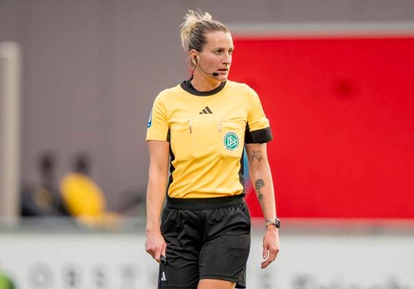 Anna-Lena Heidenreich (Schiedsrichterin) 15.09.2025, Bayer Leverkusen - 1. FC Union Berlin, Fussball, Google Pixel Frauen-Bundesliga, GER, Leverkusen, Ulrich Haberland Stadion, Saison 25 26, 2. Spieltag DFL regulations prohibit any use of photographs as image sequences and or quasi-video. Copyright: HMBxMedia xMarcoxBader