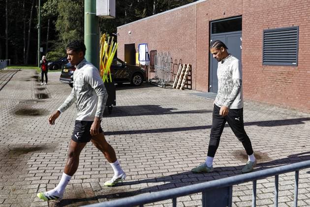 EINDHOVEN - (L-R) Ryan Flamingo of PSV Eindhoven, Armando Obispo of PSV Eindhoven during the MD-1 training session leading up to the match against Union Sint-Gillis at PSV Campus De Herdgang on September 15, 2025, in Eindhoven, Netherlands. ANP MAURICE VAN STEEN xVIxANPxSportx xxANPxIVx 536345484 originalFilename: 536345484.jpg