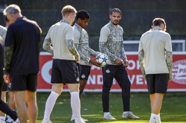 EINDHOVEN - (L-R) Jerdy Schouten of PSV Eindhoven, Ryan Flamingo of PSV Eindhoven, Armando Obispo of PSV Eindhoven during the MD-1 training session leading up to the match against Union Sint-Gillis at PSV Campus De Herdgang on September 15, 2025, in Eindhoven, Netherlands. ANP MAURICE VAN STEEN xVIxANPxSportx xxANPxIVx 536345572 originalFilename: 536345572.jpg
